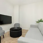 Appartement Exclusive With Parking, Air Conditioning And A Rooftop Terrace In The Centre Of By Renters Prestige *