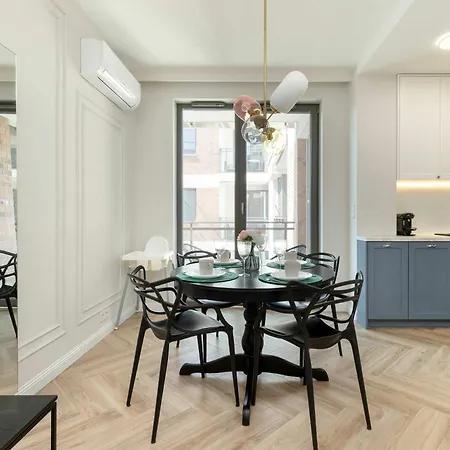 شقة Exclusive With Parking, Air Conditioning And A Rooftop Terrace In The Centre Of By Renters Prestige