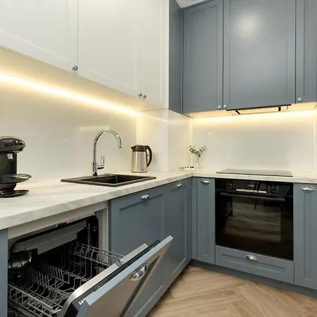 Exclusive With Parking, Air Conditioning And A Rooftop Terrace In The Centre Of By Renters Prestige *