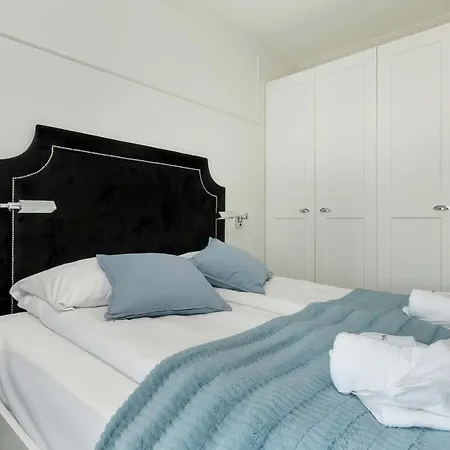 דירה Exclusive With Parking, Air Conditioning And A Rooftop Terrace In The Centre Of By Renters Prestige