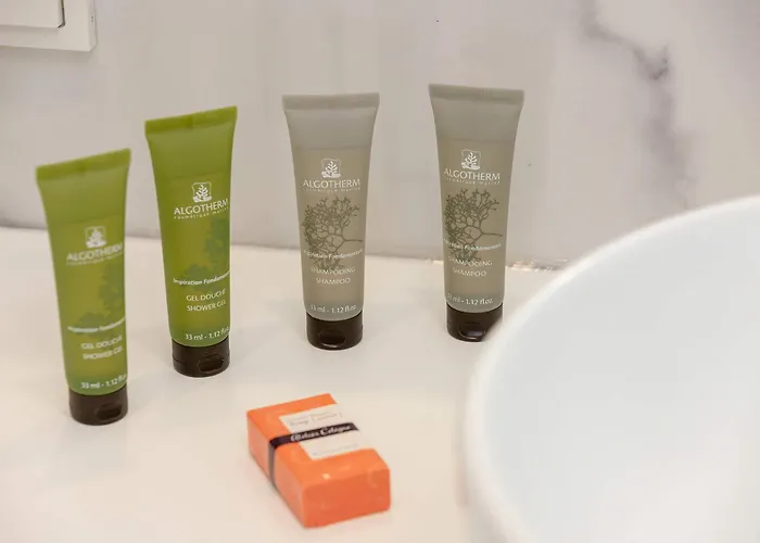 Exclusive With Parking, Air Conditioning And A Rooftop Terrace In The Centre Of By Renters Prestige *