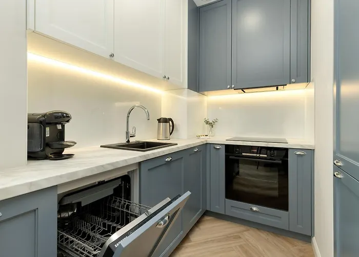 Exclusive With Parking, Air Conditioning And A Rooftop Terrace In The Centre Of By Renters Prestige *