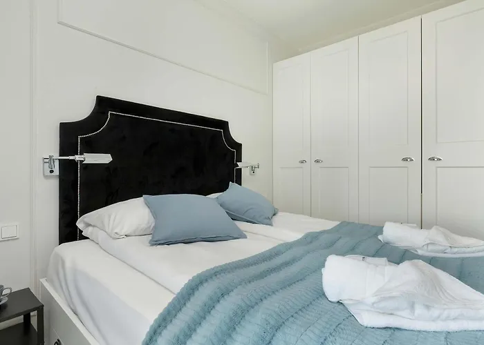 Appartement Exclusive With Parking, Air Conditioning And A Rooftop Terrace In The Centre Of By Renters Prestige