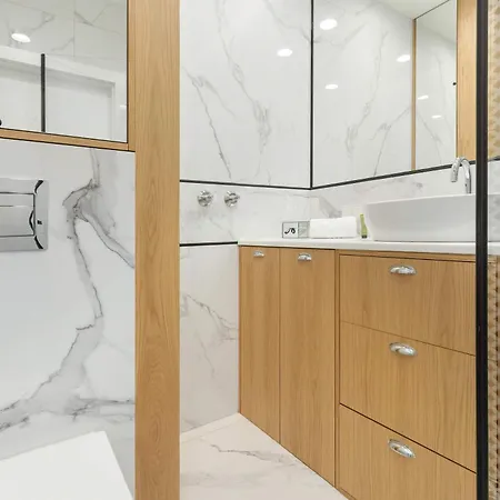 Exclusive With Parking, Air Conditioning And A Rooftop Terrace In The Centre Of By Renters Prestige * Gdańsk
