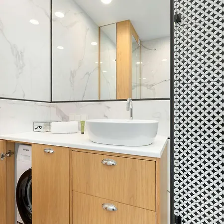 アパート Exclusive With Parking, Air Conditioning And A Rooftop Terrace In The Centre Of By Renters Prestige *