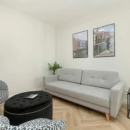 Exclusive With Parking, Air Conditioning And A Rooftop Terrace In The Centre Of By Renters Prestige